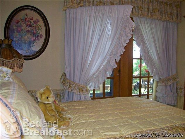 Isadoras Bed And Breakfast West Bend Ngoại thất bức ảnh