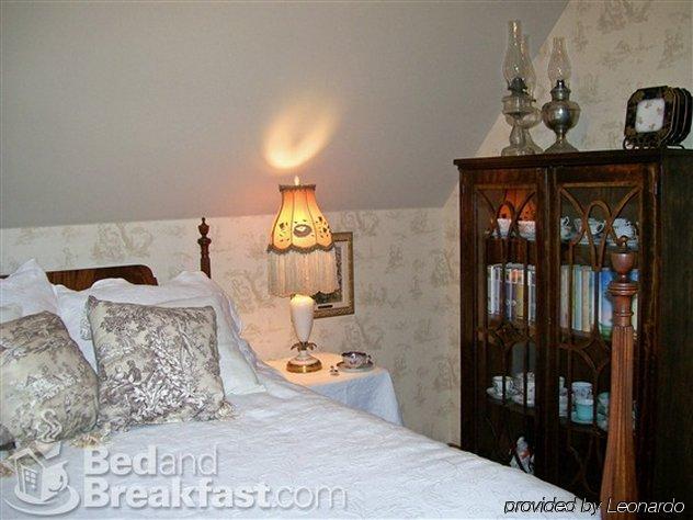 Isadoras Bed And Breakfast West Bend Ngoại thất bức ảnh